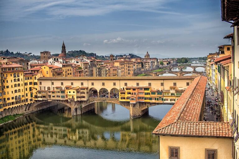The Ponte Vecchio "Old Bridge" and Arno River, Florence, Italy. Photo by Ray in Manila, / CC BY 2.0